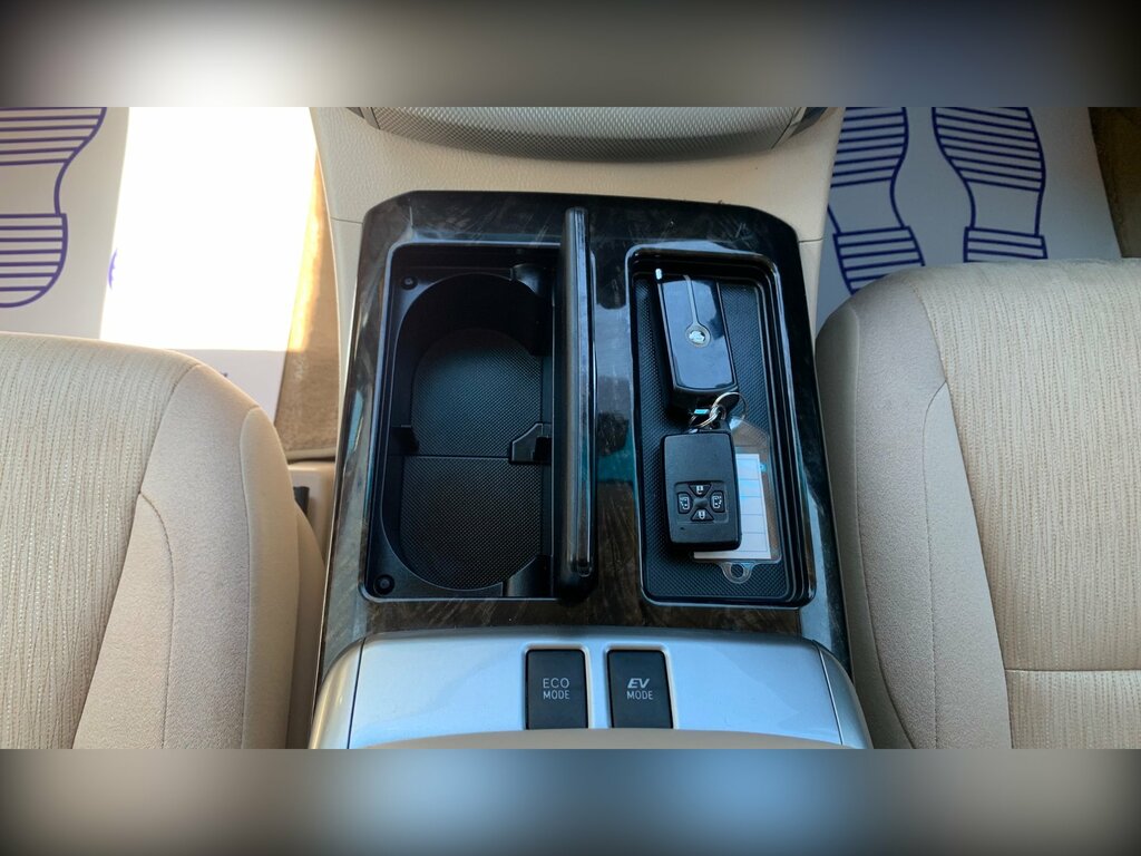 Toyota Vellfire Auto White #78