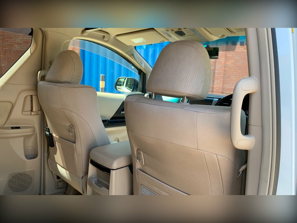 Toyota Vellfire Auto White #32