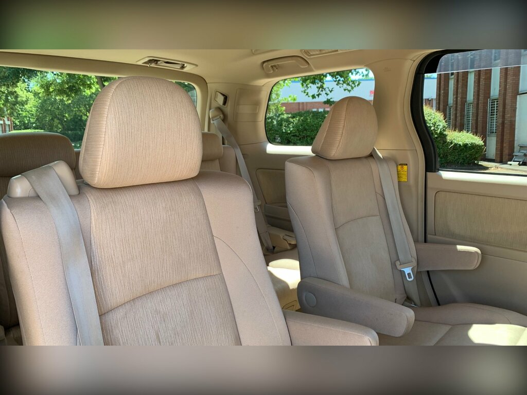 Toyota Vellfire Auto White #28
