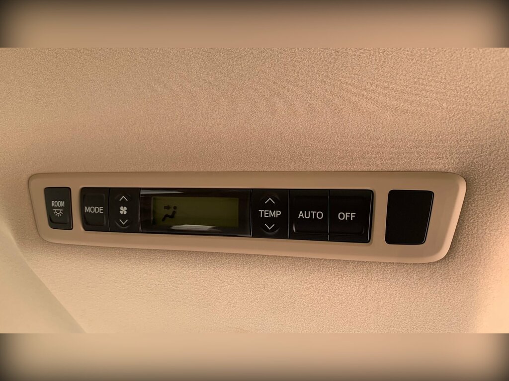 Toyota Vellfire Auto White #39