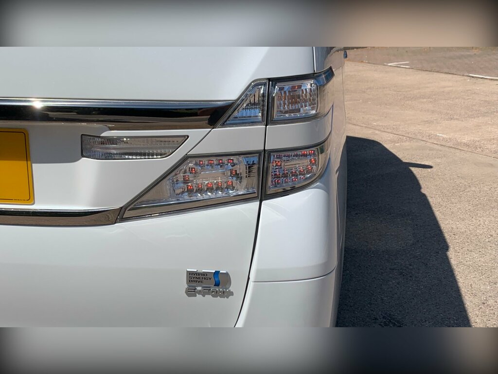 Toyota Vellfire Auto White #18