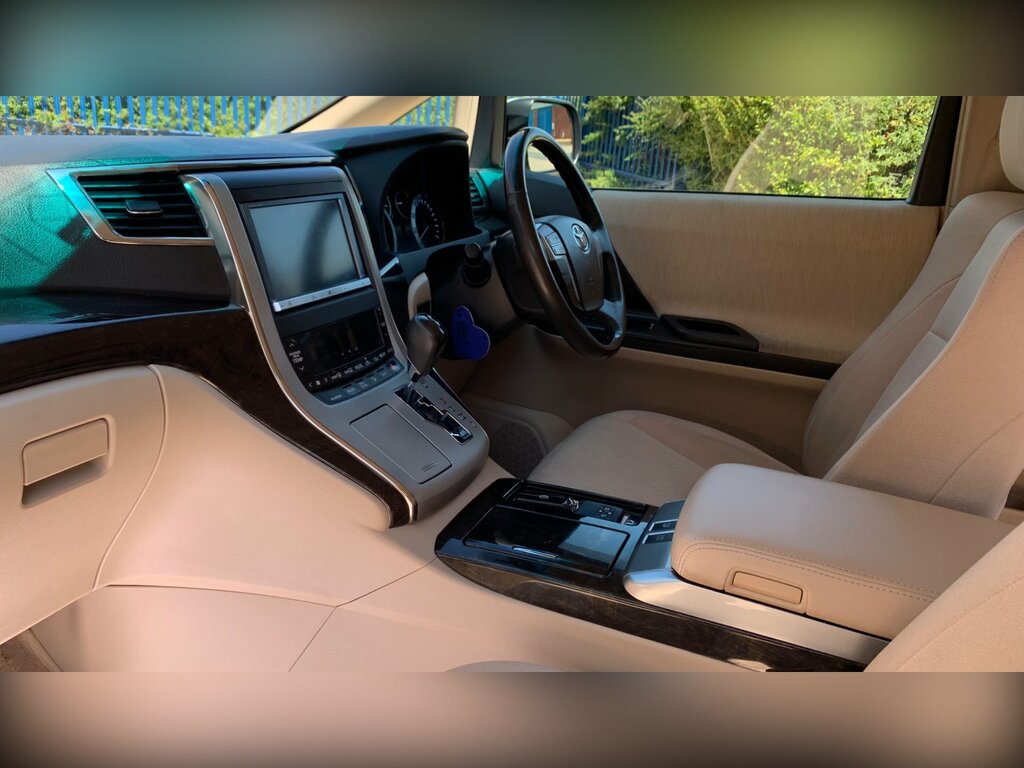 Toyota Vellfire Auto White #59