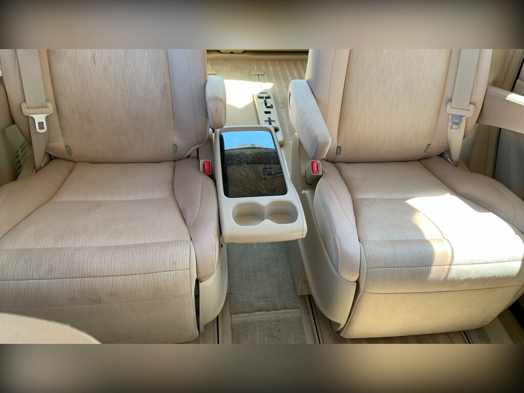 Toyota Vellfire Auto White #75