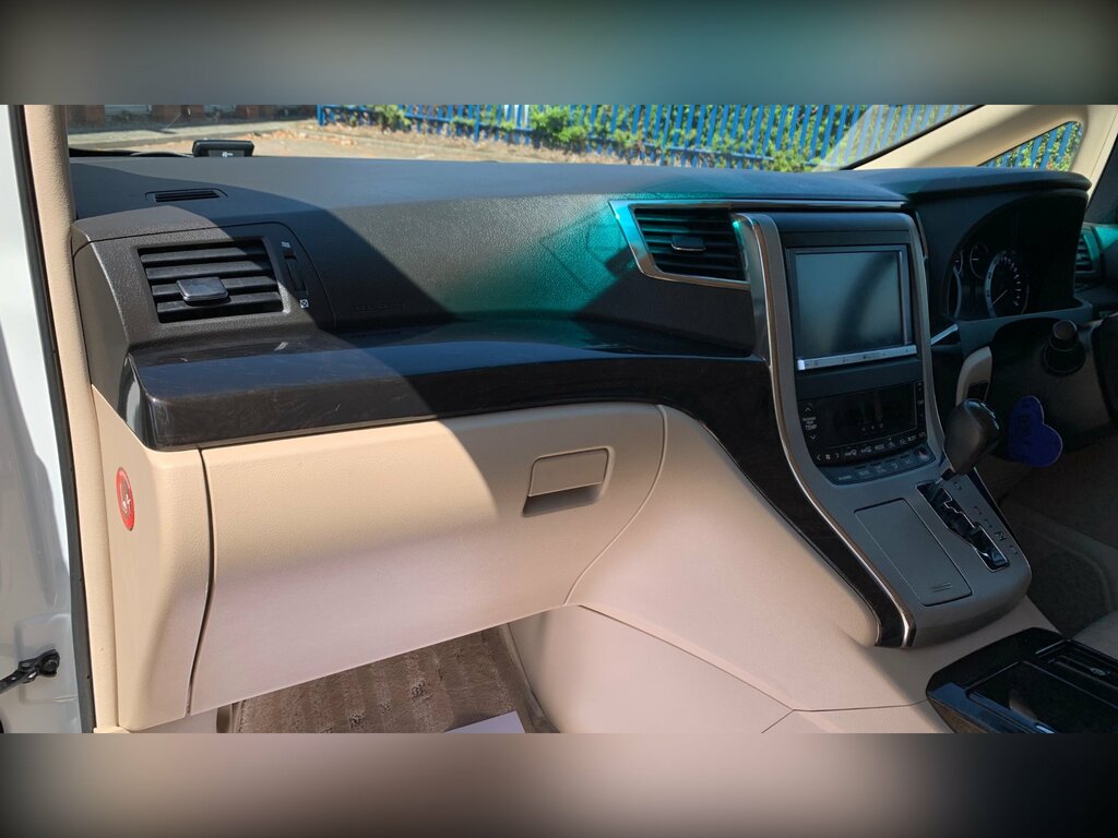 Toyota Vellfire Auto White #61