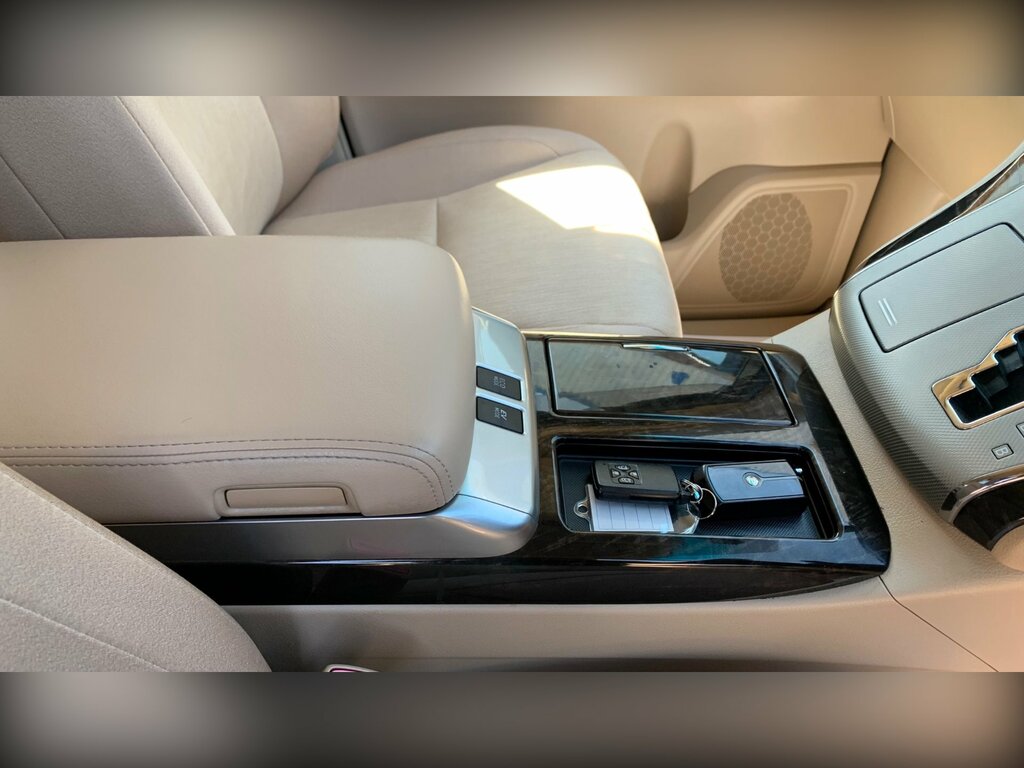 Toyota Vellfire Auto White #49