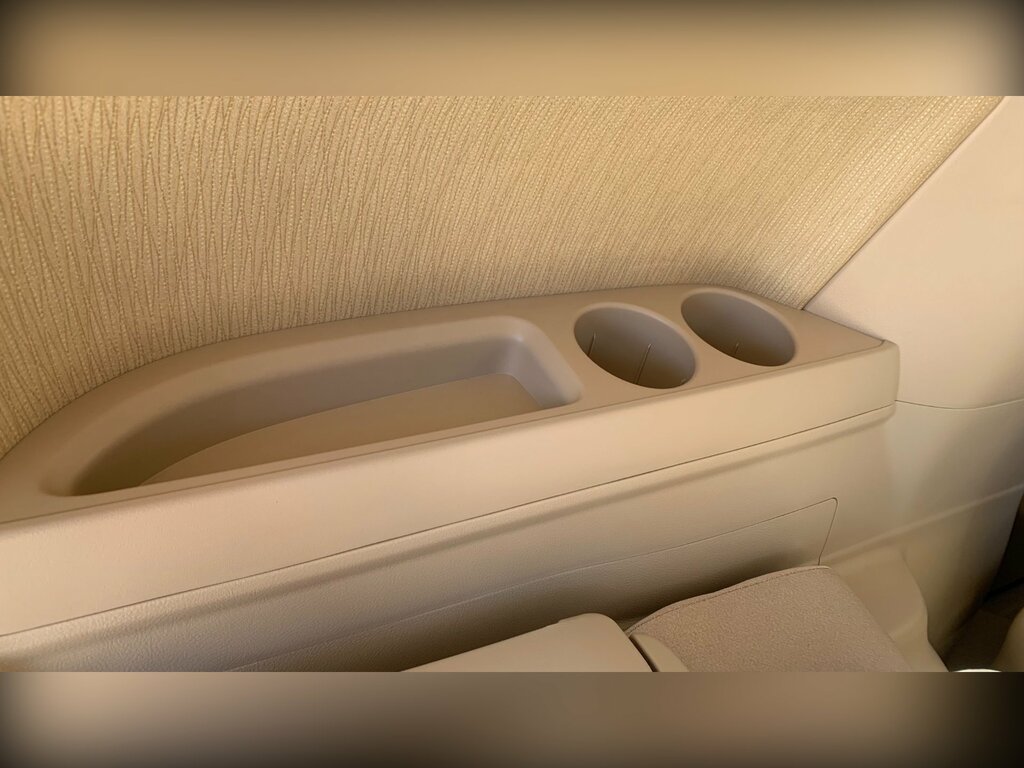 Toyota Vellfire Auto White #60
