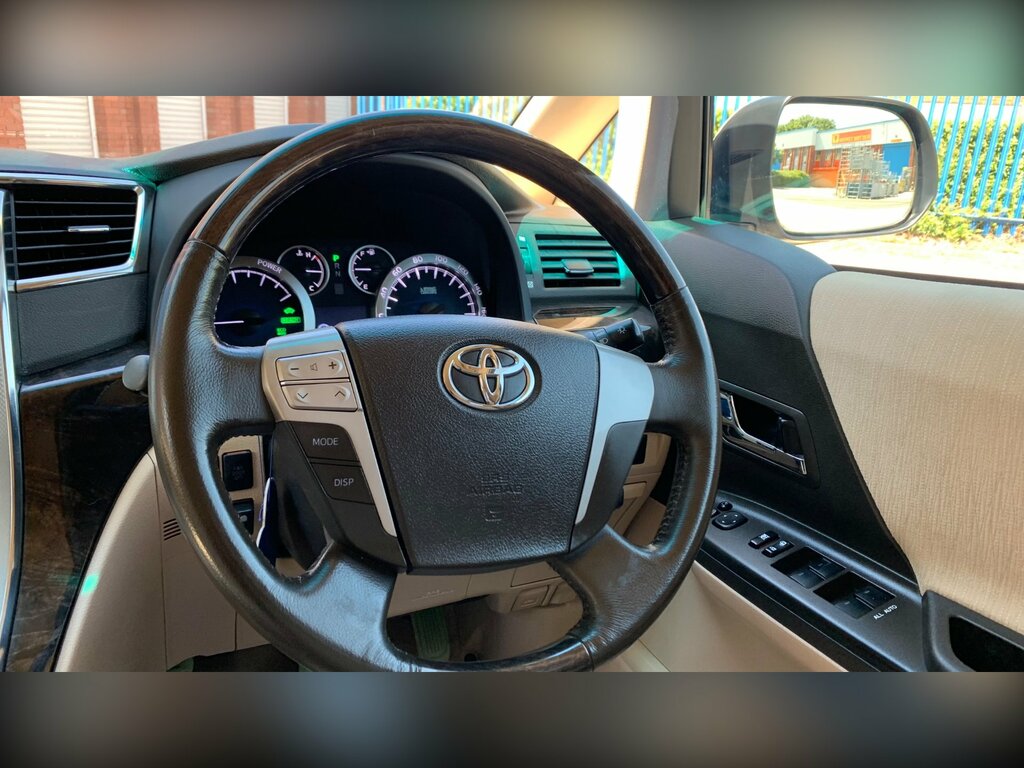 Toyota Vellfire Auto White #72