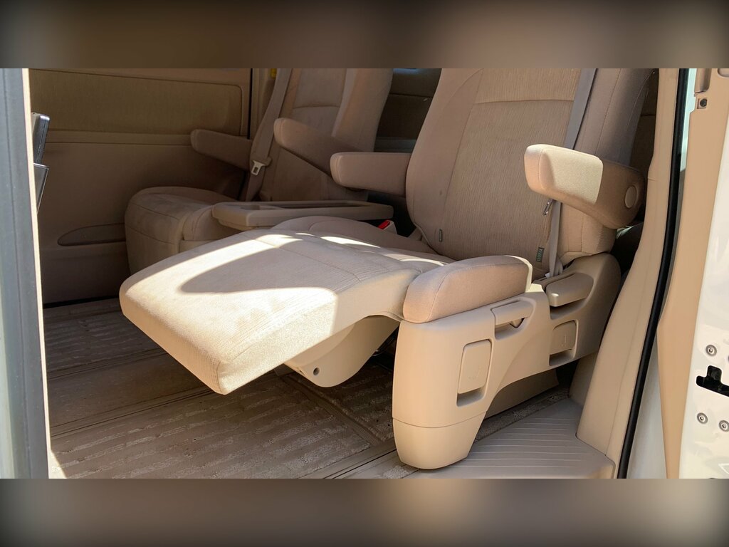 Toyota Vellfire Auto White #50
