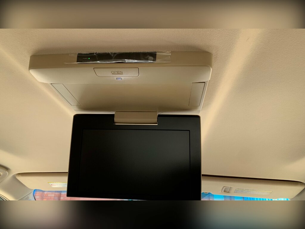 Toyota Vellfire Auto White #64