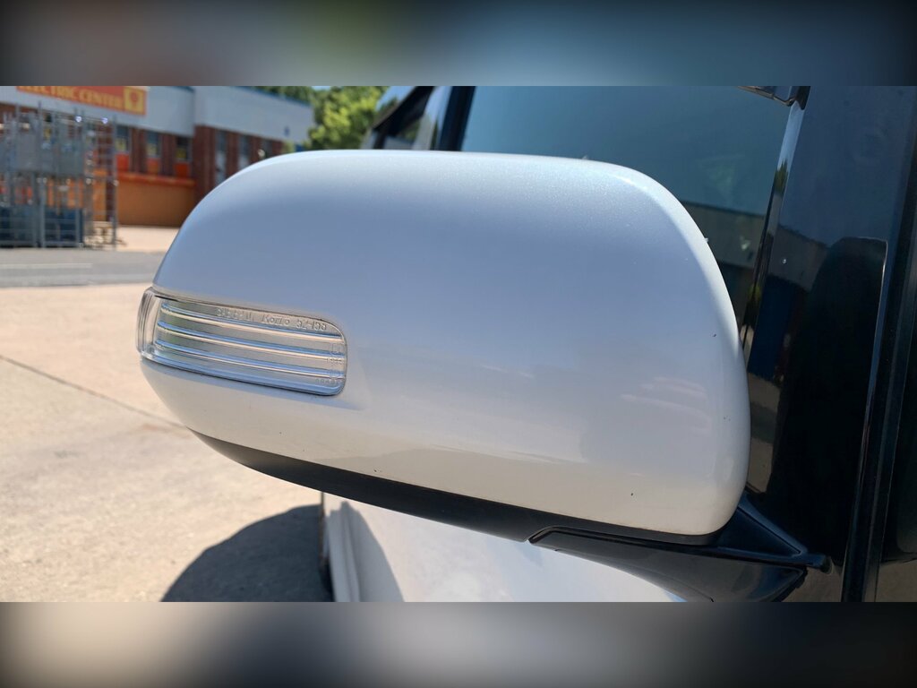 Toyota Vellfire Auto White #22