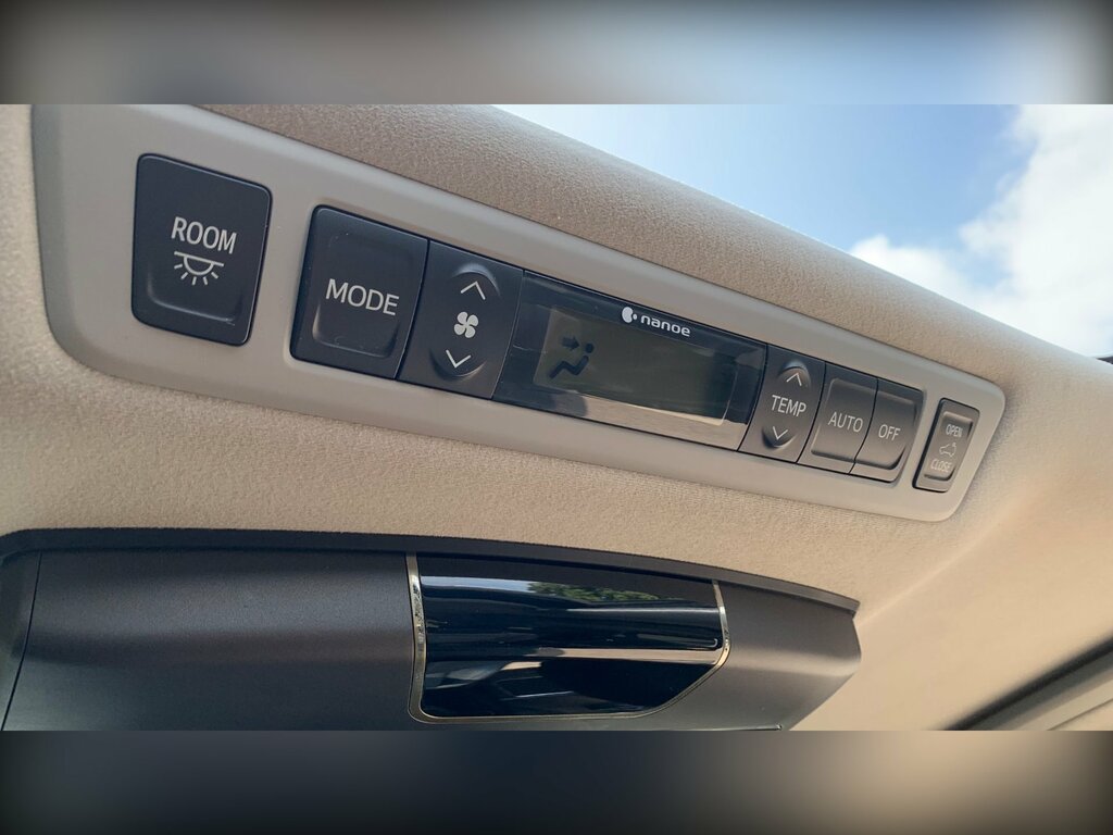 Toyota Vellfire 3.5 V6 Luxury 8 Seats White #64
