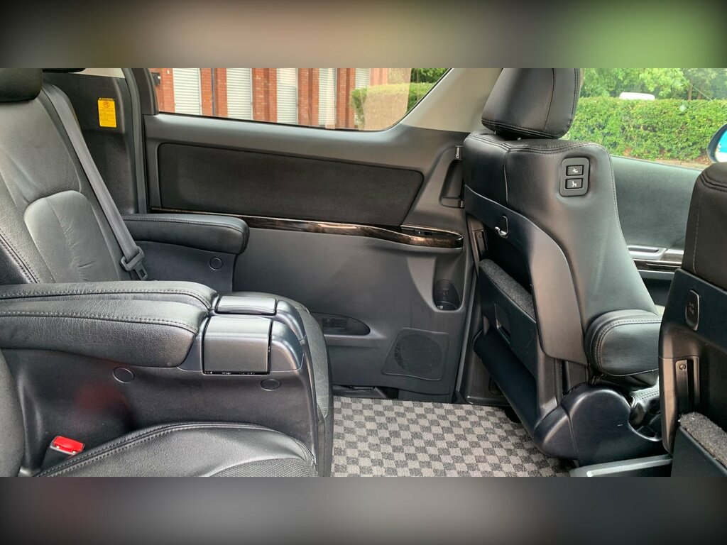 Toyota Vellfire 3.5 V6 Luxury 8 Seats White #30