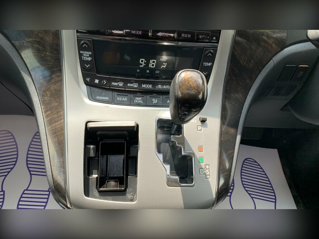 Toyota Vellfire 3.5 V6 Luxury 8 Seats White #85