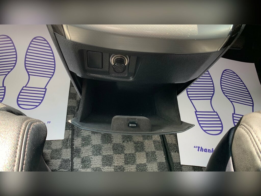 Toyota Vellfire 3.5 V6 Luxury 8 Seats White #77