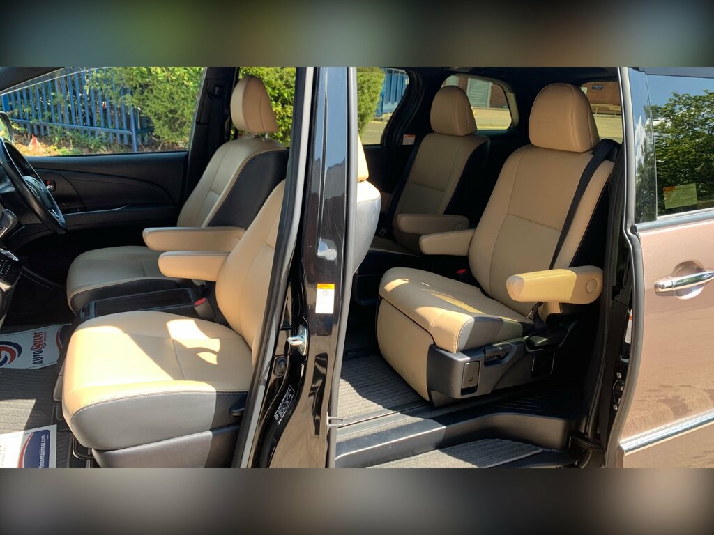 Toyota Estima 2.4 4Wd White #31