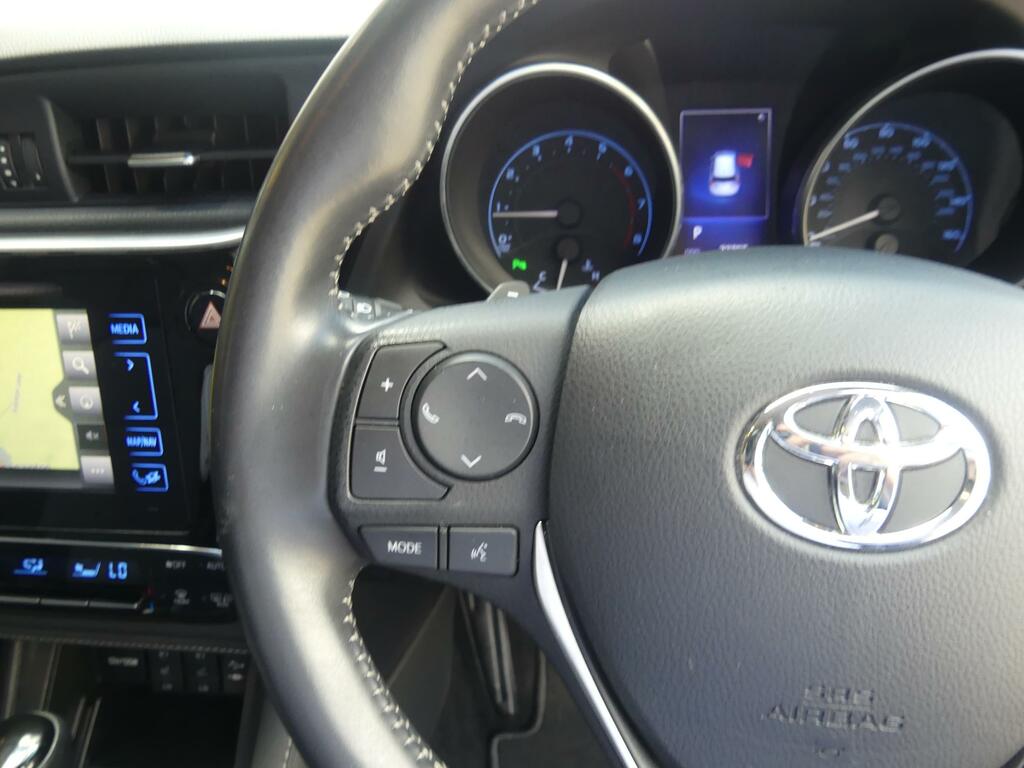 Toyota Auris Hatchback 1.6 D-4d Business Edition Euro 6 Ss 5 Red #33