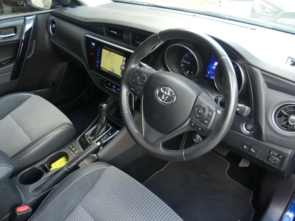 Toyota Auris Hatchback 1.6 D-4d Business Edition Euro 6 Ss 5 Red #24
