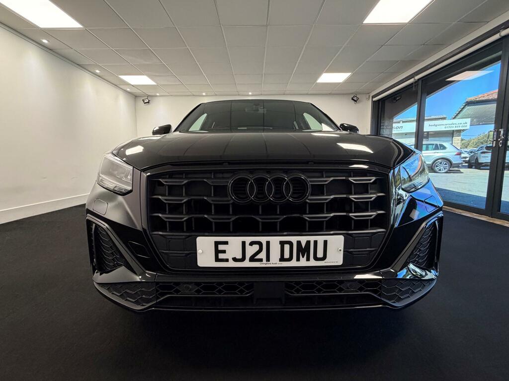 Audi Q2 1.5 Tfsi Cod 35 Black Edition Suv Pe EJ21DMU Black #2