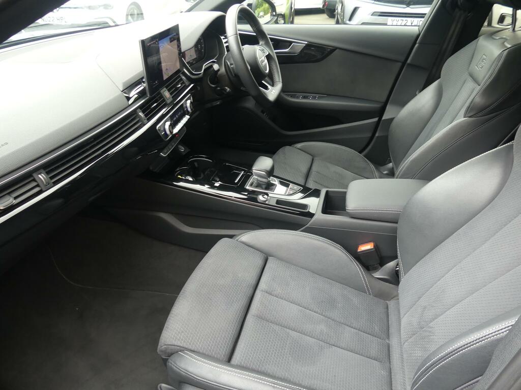 Audi A4 Avant 2L Black Edition Grey #17