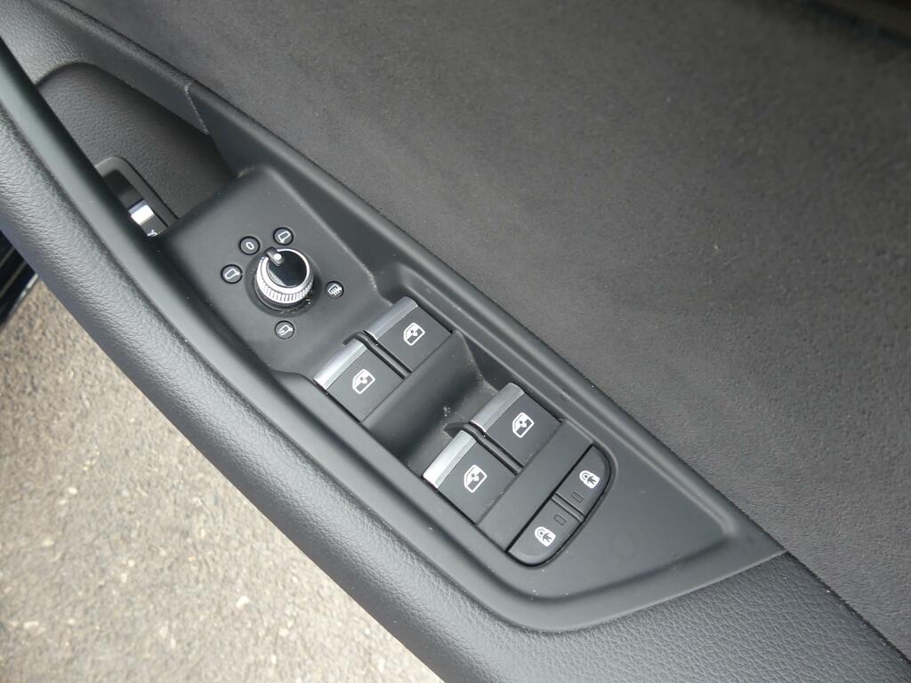 Audi A4 Avant 2L Black Edition Grey #22