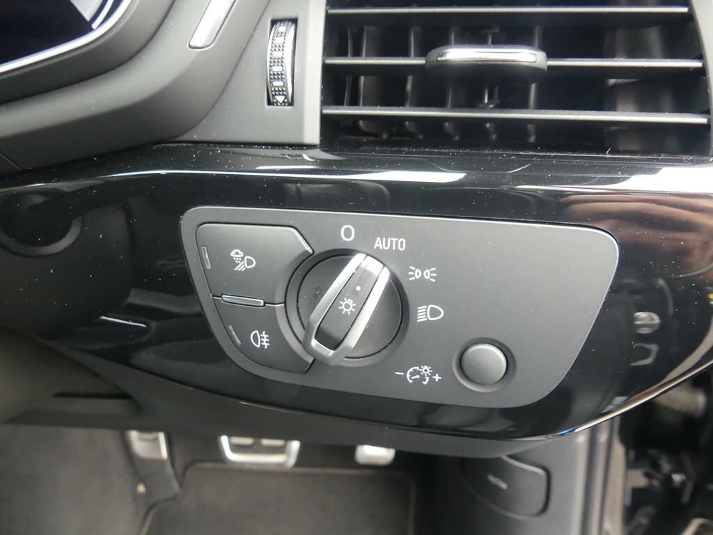 Audi A4 Avant 2L Black Edition Grey #23