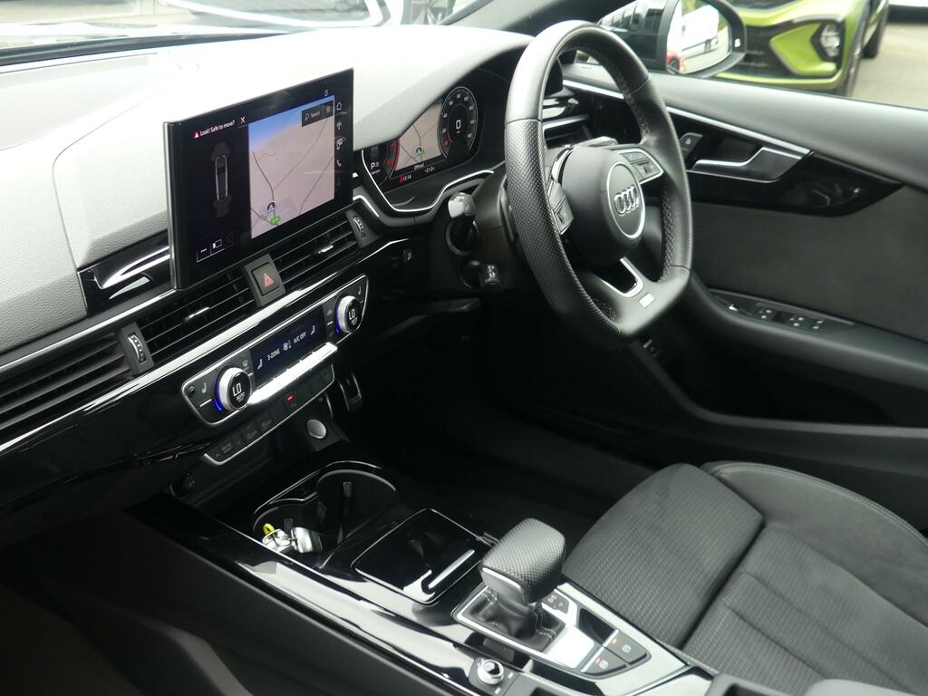 Audi A4 Avant 2L Black Edition Grey #19
