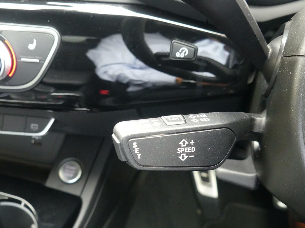 Audi A4 Avant 2L Black Edition Grey #32