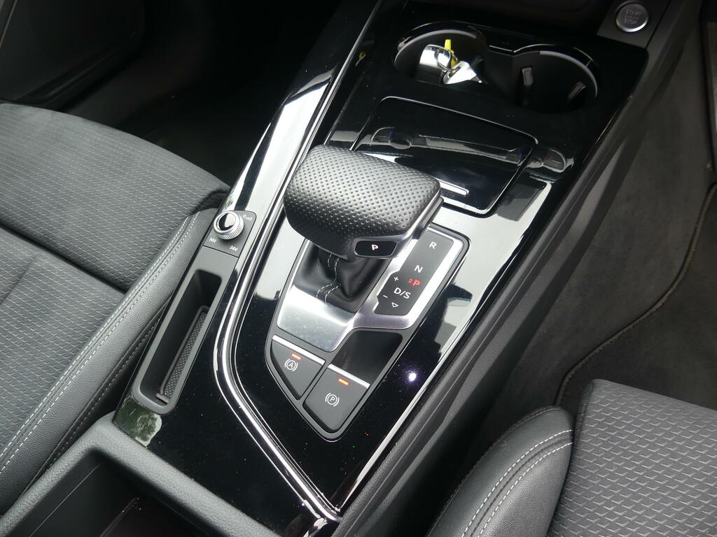 Audi A4 Avant 2L Black Edition Grey #25