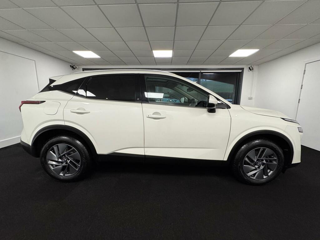 Nissan Qashqai 1.3 Dig-t Mhev Acenta Premium Suv Hybri GL72AUN White #5