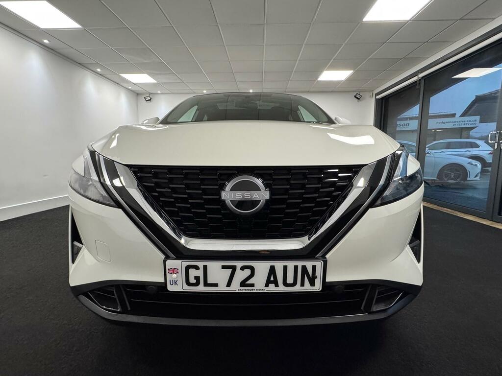Nissan Qashqai 1.3 Dig-t Mhev Acenta Premium Suv Hybri GL72AUN White #2