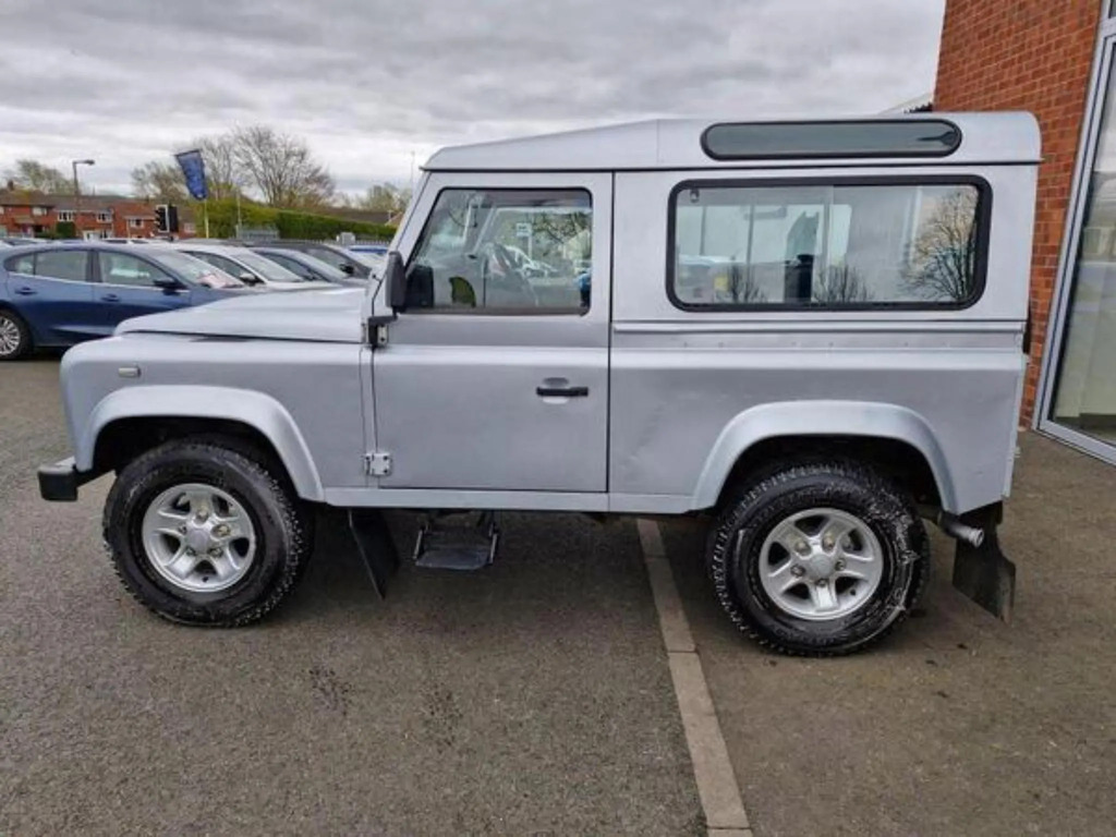 Land Rover Defender 90 2.4 Tdci County Station Wagon 4W