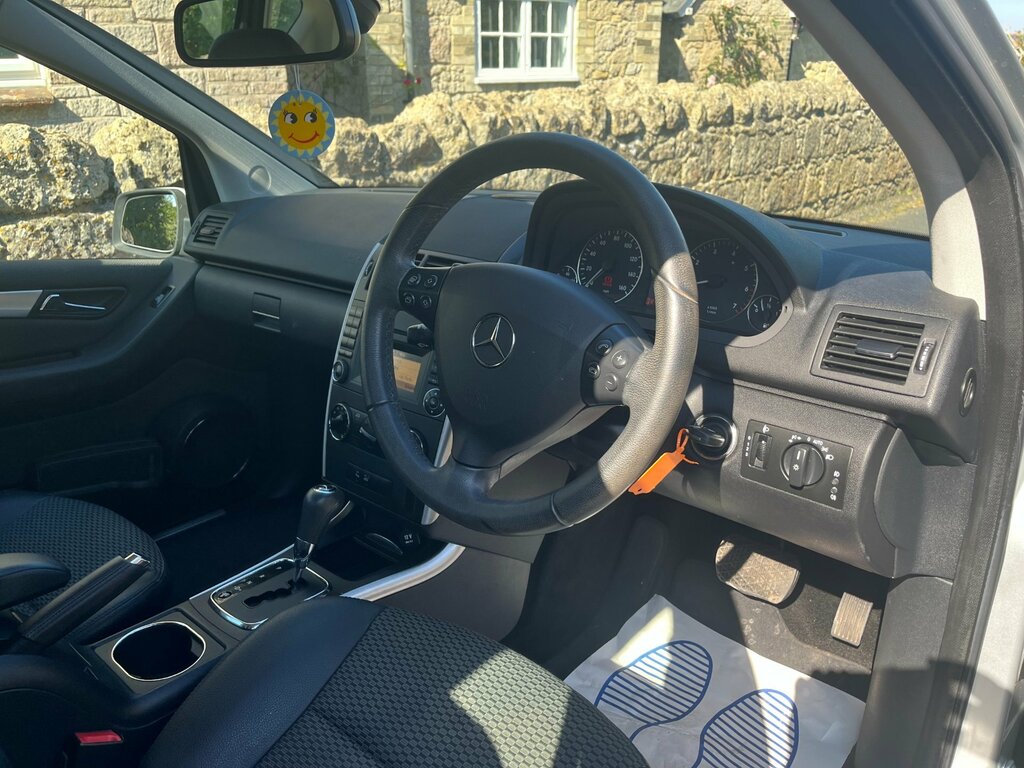 Mercedes-Benz A Class 1.7 A180 Avantgarde Se Hatchback Cvt 1 Silver #3