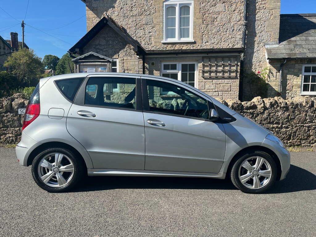 Mercedes-Benz A Class 1.7 A180 Avantgarde Se Hatchback Cvt 1 Silver #2