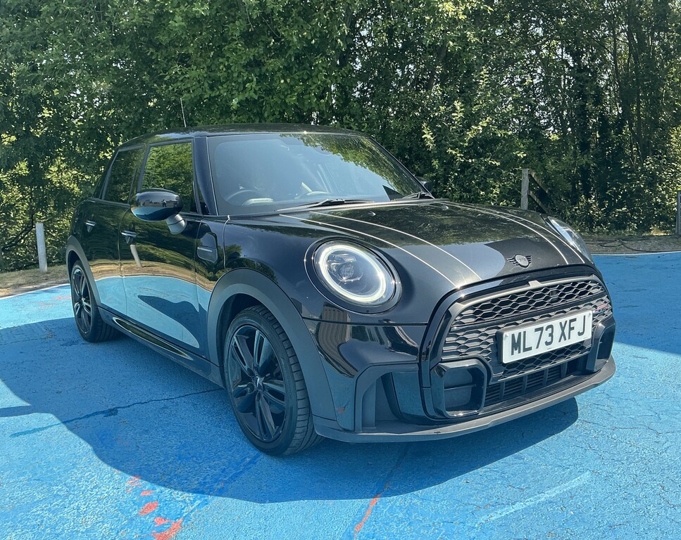 Mini Hatch 1.5 C Sport Level 1 Black