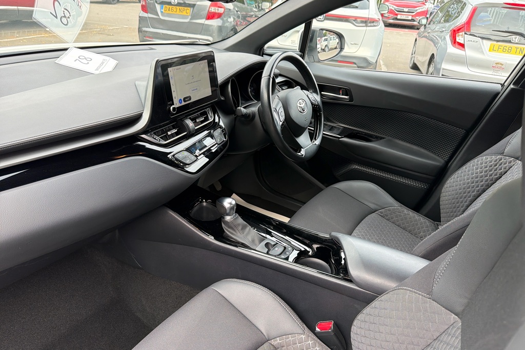 Toyota C-Hr 1.8 Hybrid Design Cvt DU72HJZ White #2