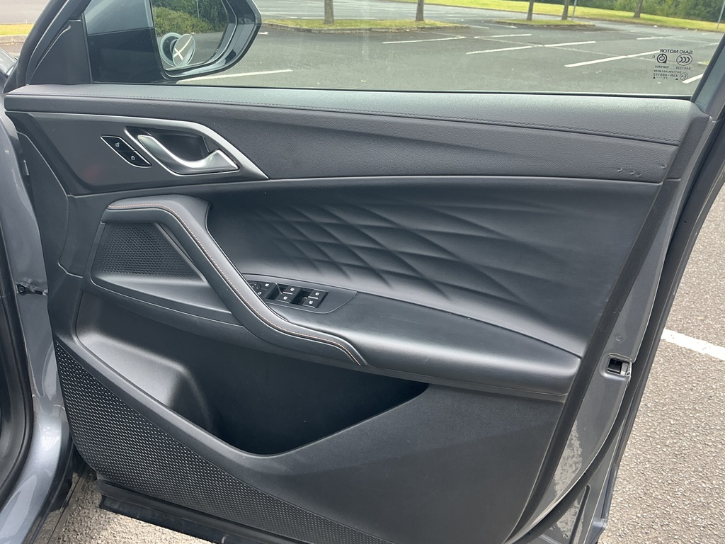 MG HS 1.5 T-gdi 16.6Kwh Trophy Suv Plug-in Hy Black #18