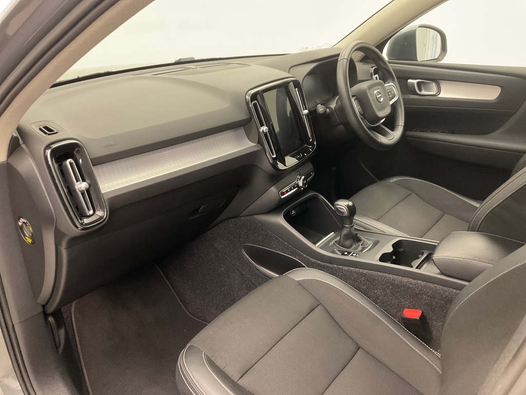 Volvo XC40 1.5 T3 Momentum Grey #2