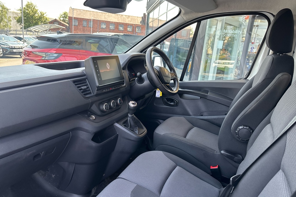 Renault Trafic Sl30 Blue Dci 130 Advance Safety Van White #3