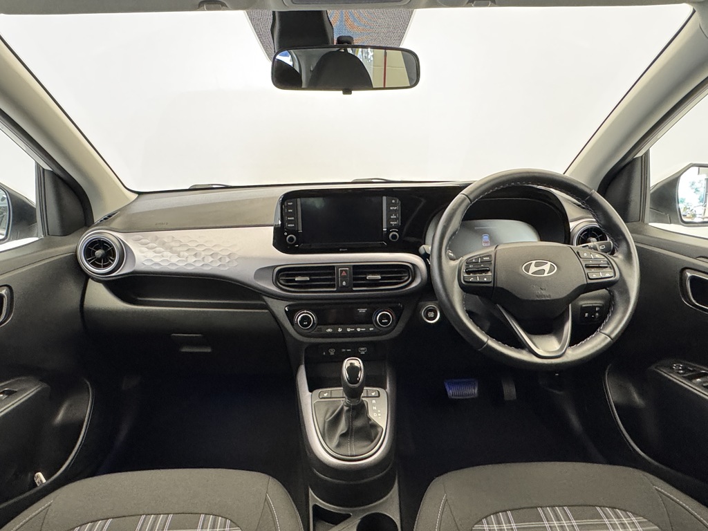 Hyundai I10 1.0 Premium Nav DG25CBU White #2