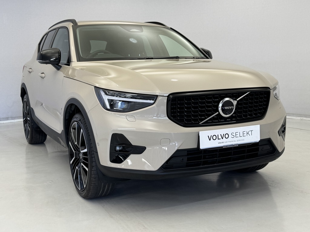 Volvo XC40 2.0 B4p Ultra Dark Gold