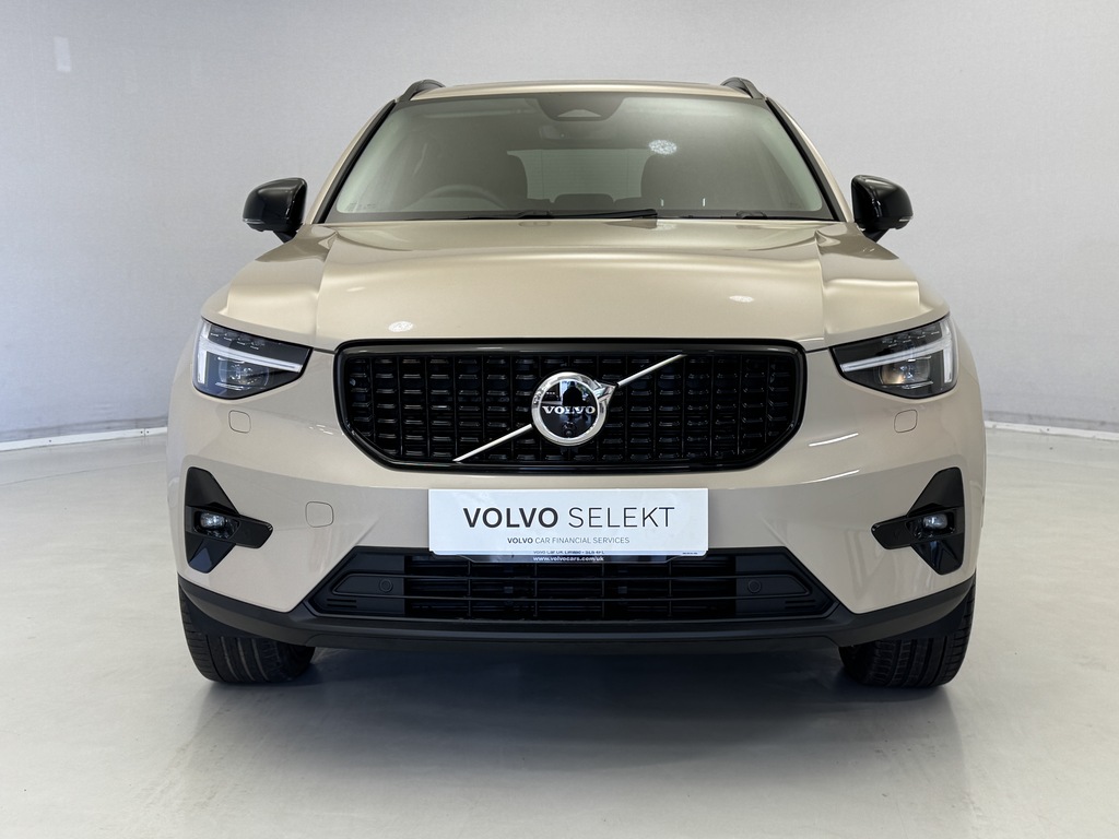 Volvo XC40 2.0 B4p Ultra Dark OY75XDO Gold #3