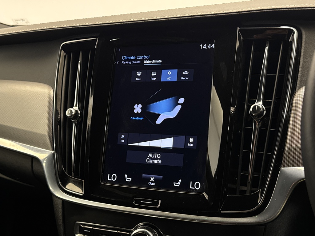 Volvo V90 Estate 2.0 T4 Momentum Plus Euro 6 Ss Blue #26