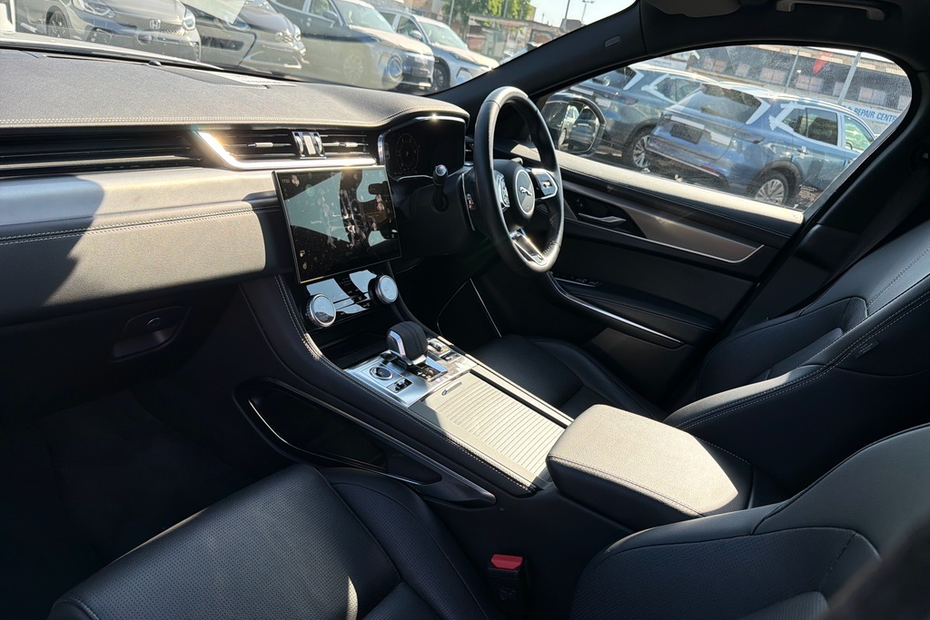Jaguar F-Pace 2.0 D200 R-dynamic Se Black Awd KT23FUU White #2
