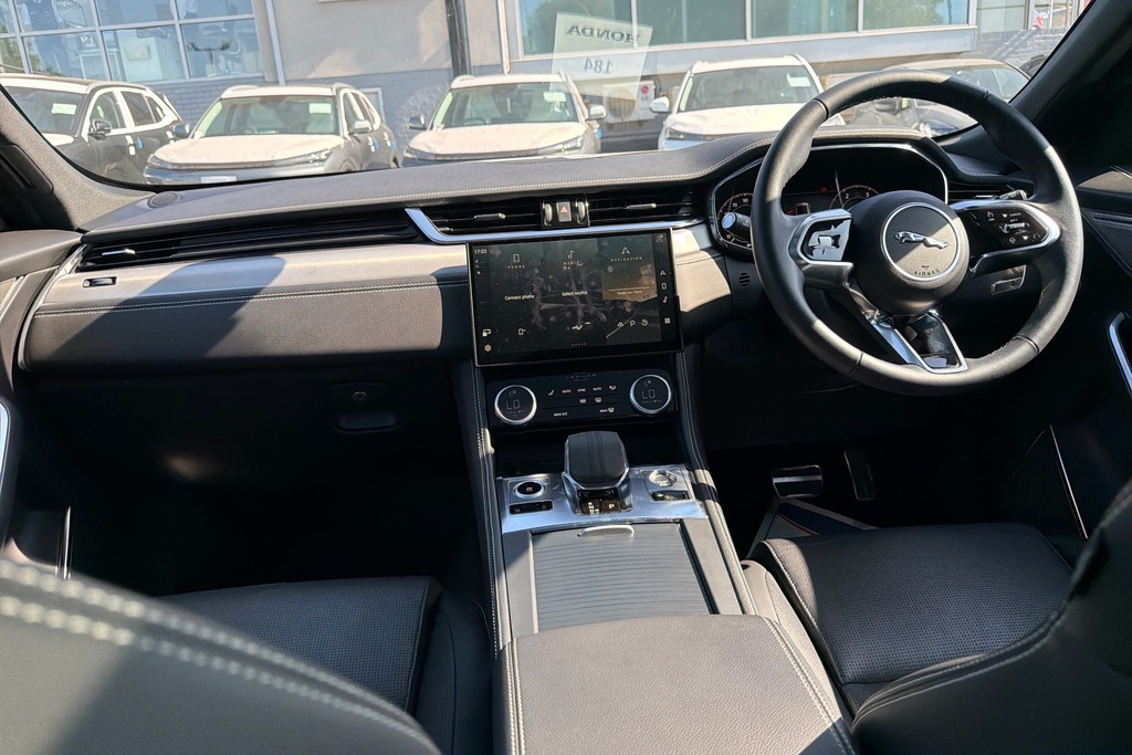 Jaguar F-Pace 2.0 D200 R-dynamic Se Black Awd KT23FUU White #4