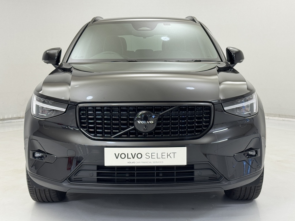 Volvo XC40 2.0 B3p Plus Pro Black Edition DN75HVD Black #2