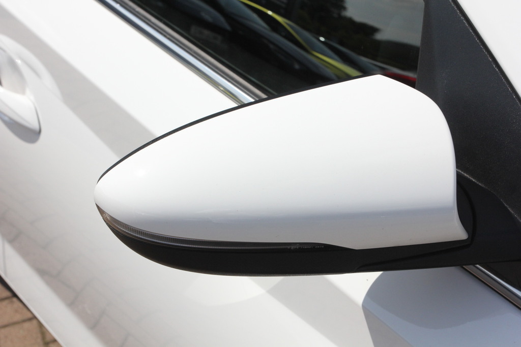 Hyundai I20 1.0T Gdi Premium Dct EA25YXW White #4