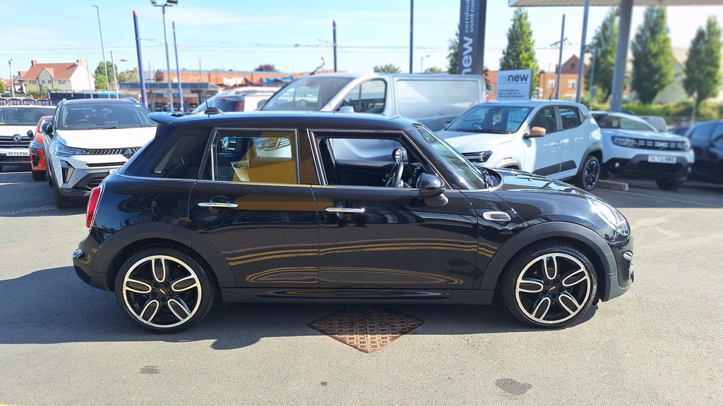 Mini Hatch 1.5 Cooper Sport II MH19URK Black #4