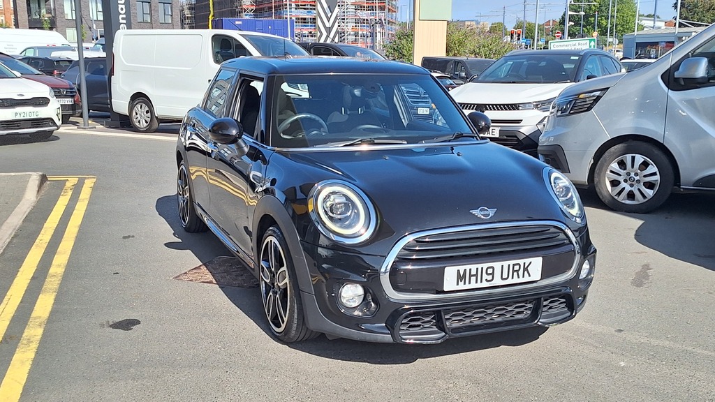 Mini Hatch 1.5 Cooper Sport II Black