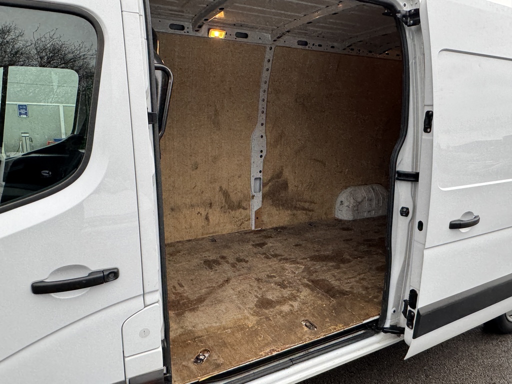 Renault Master Lm35dci 135 Business Medium Roof Van White #6