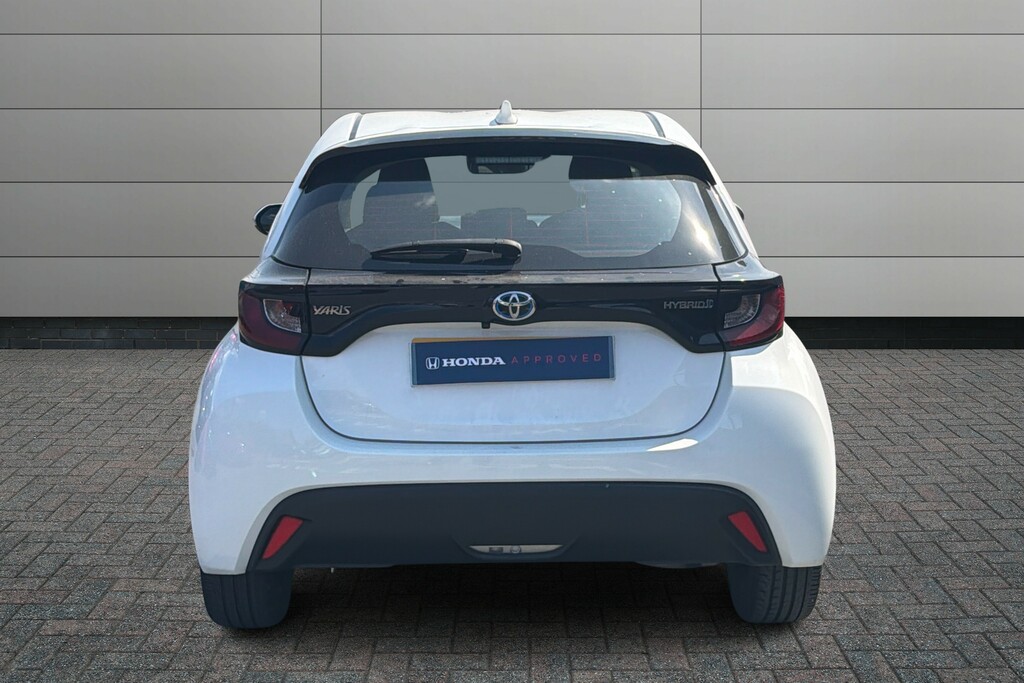 Toyota Yaris Design White #7